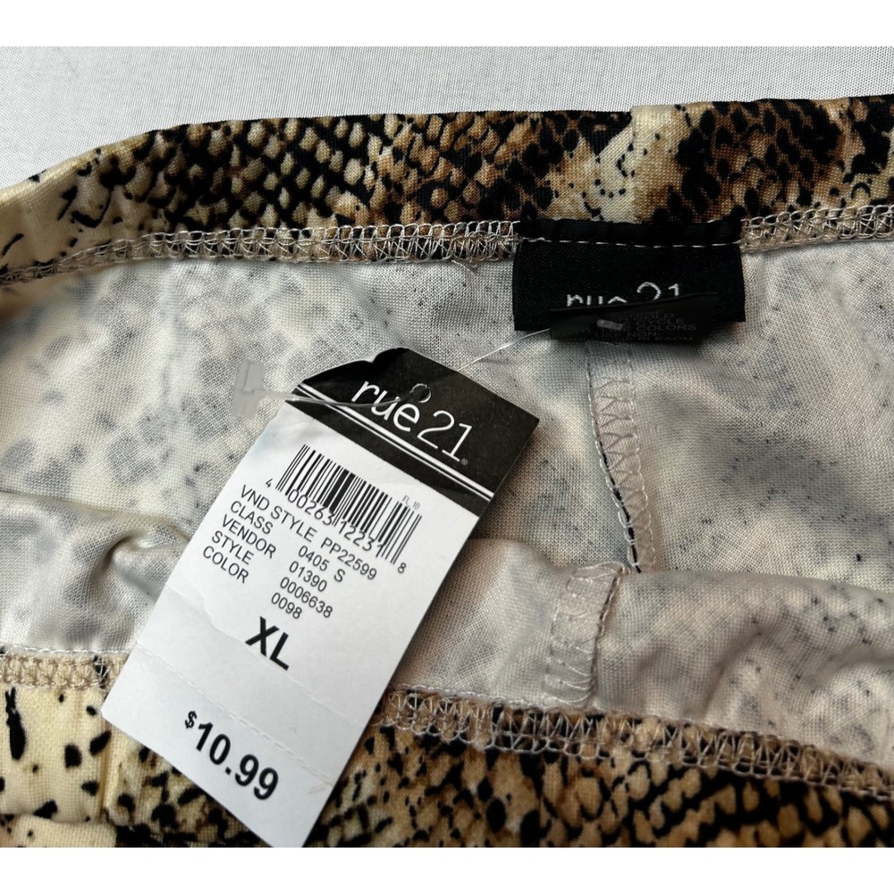 Rue21 Womens XL Snakeskin Print Biker Shorts Brown Tan Animal Print Athleisure - Picture 4 of 6